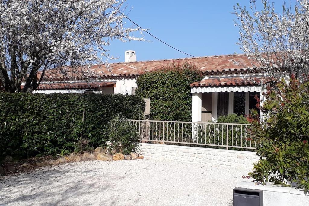Holiday home Maison 2 Ou 4 Personnes Jardin Parking Les Amandiers Lorgues